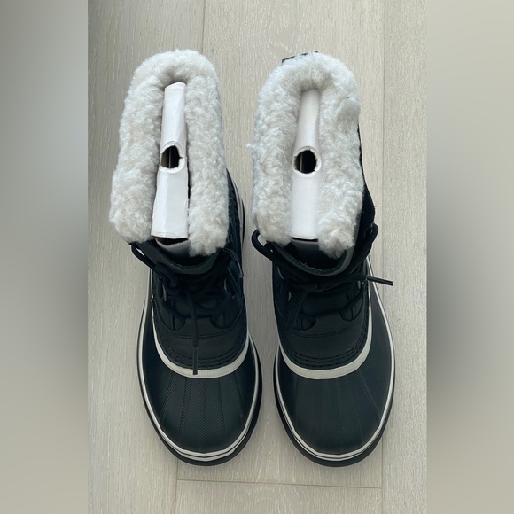 NWT SOREL CARIBOU™ WOMEN'S WATERPROOF BOOT In Leather, Black/Stone Color, US 7 - Picture 3 of 16